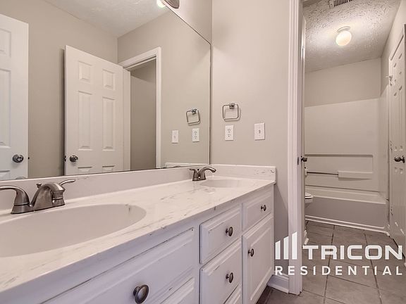5th image of 144 Moss Pointe Dr
