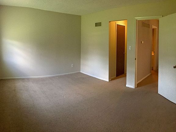 3rd image of 800 NW 37th St