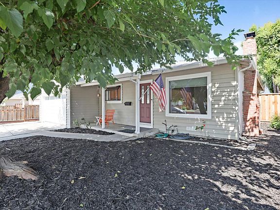 5th image of 2943 Sherbrooke Way