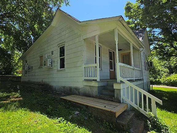 2nd image of 230 Low St