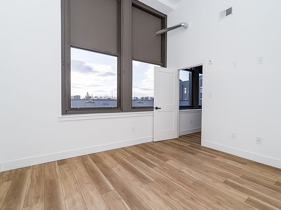 3rd image of 2700 E Auburn St #11520244