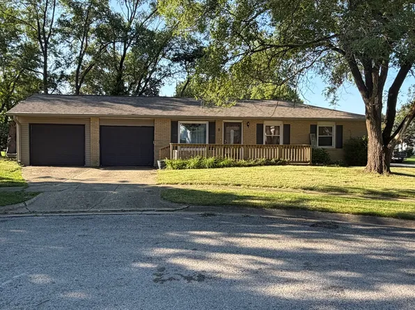 8 Sandburg Ct, Clinton, IL 61727