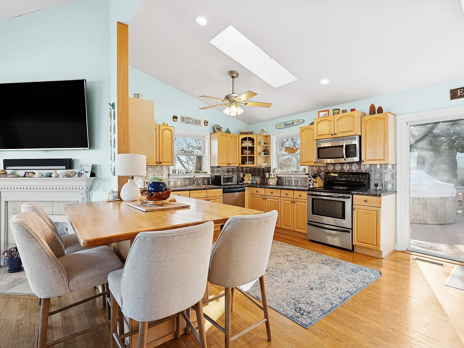Montauk Near Town And Beach With Waterviews — Photo 4