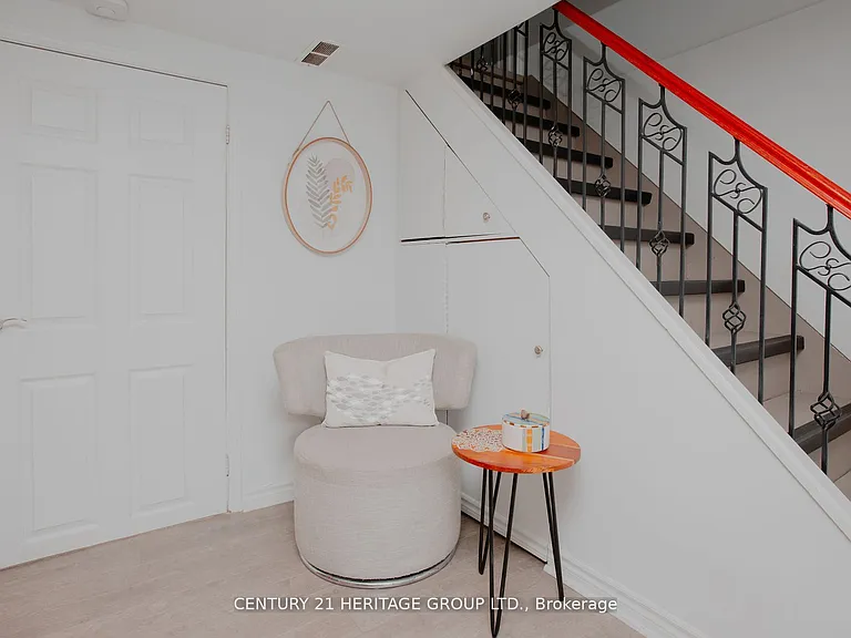 16 Lisburn Cres #BASEMENT — Photo 3