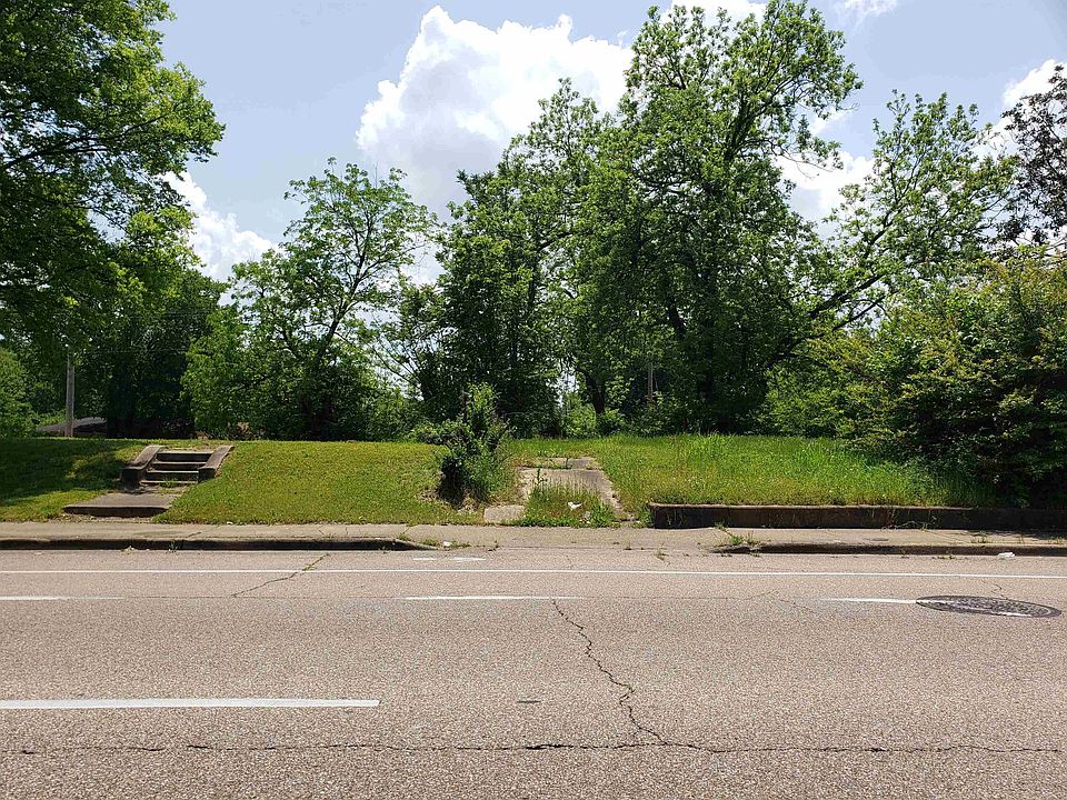 2nd image of 679 S Pkwy E #W