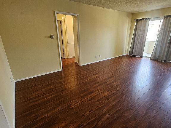 4th image of 638 W Knoll Dr #4