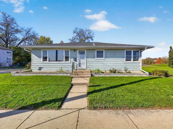 700 S 4th St, Stoughton, WI 53589