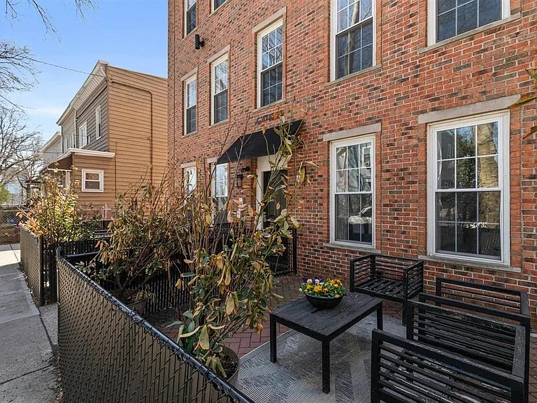 47 Washburn St #201 — Photo 2