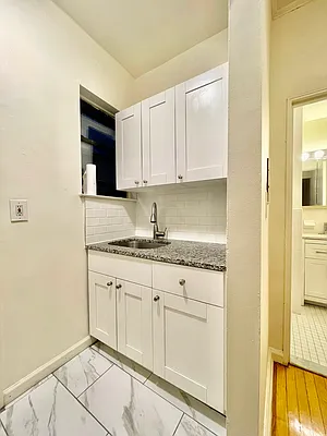 Rented by HOLTON REAL ESTATE INC. | media 19