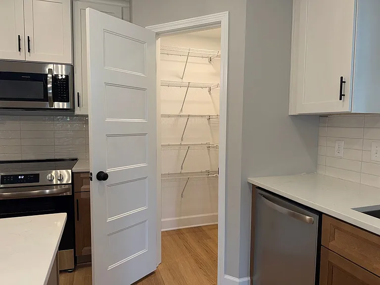 16 Lakeview — Photo 9