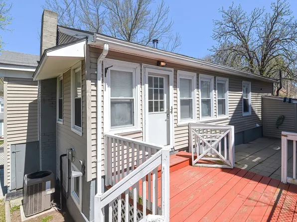 7 C St, Douglas, MA 01516