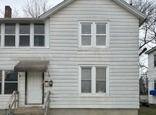 106 E 5th St, Momence, IL 60954
