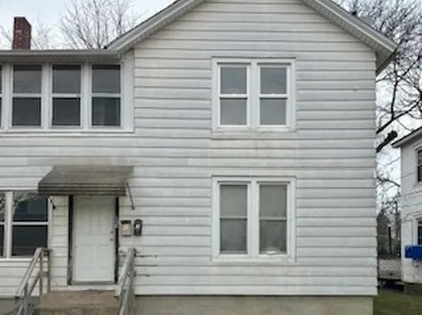 106 E 5th St, Momence, IL 60954