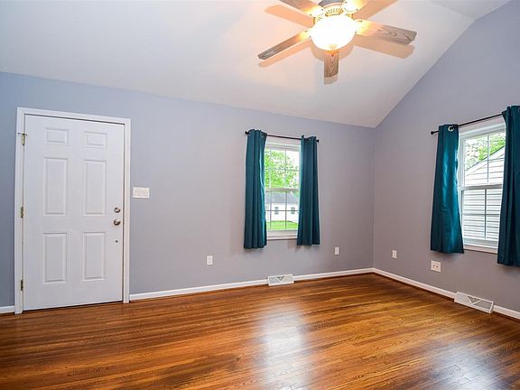 5th image of 1725 Pexton Ave