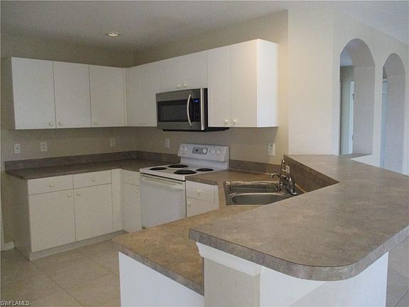 2nd image of 817 SW 37th Ter