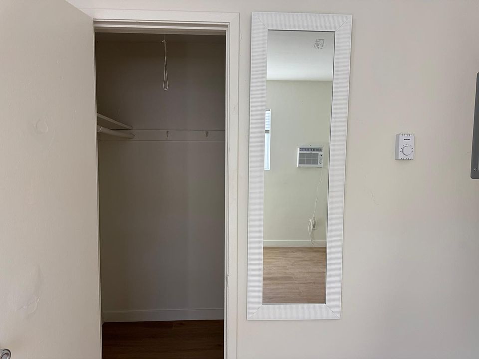Bedroom Walking Closet