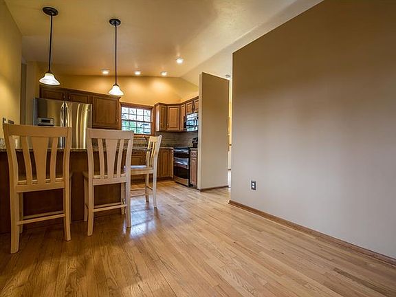 3rd image of 2400 Briarhill Ct