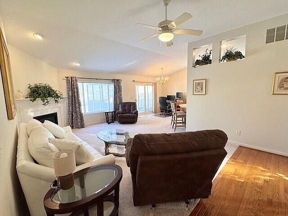 4th image of 8978 Crimson Oak Dr
