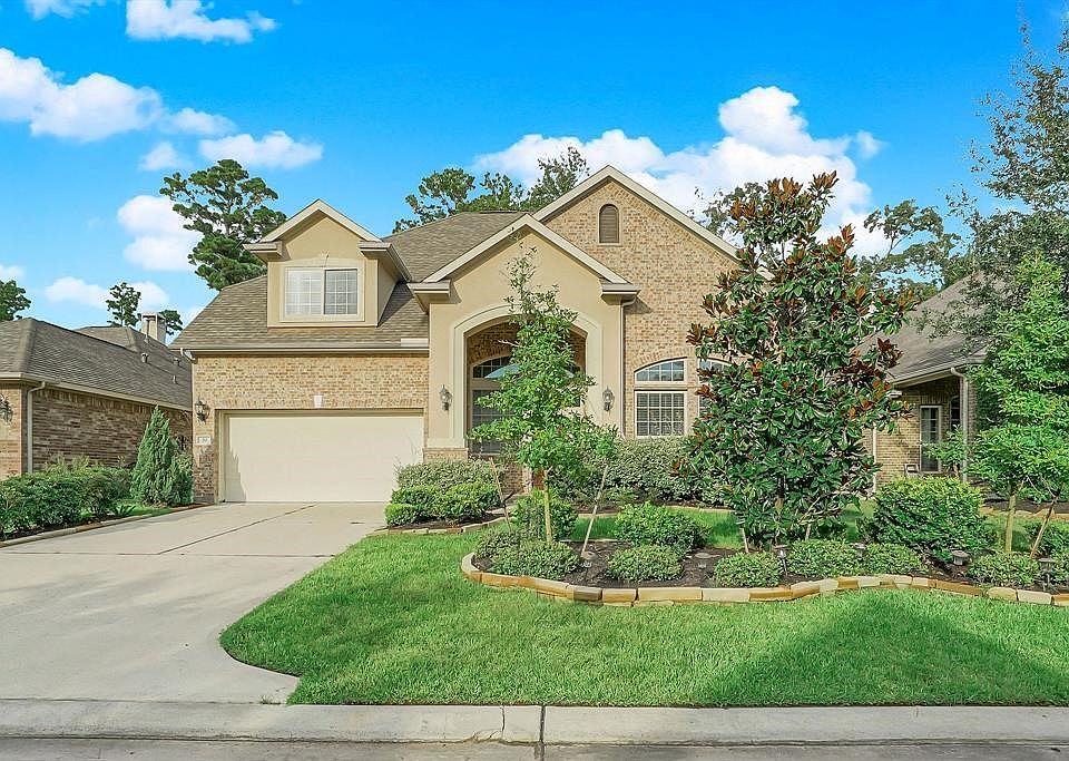 Welcome to 70 N Pinto Point Circle! Beautiful Chesmar 4/3.1/2 Home with 3,248 sqft