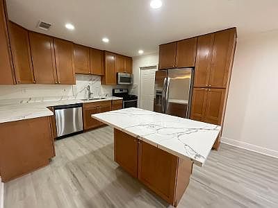 Kitchen with large island