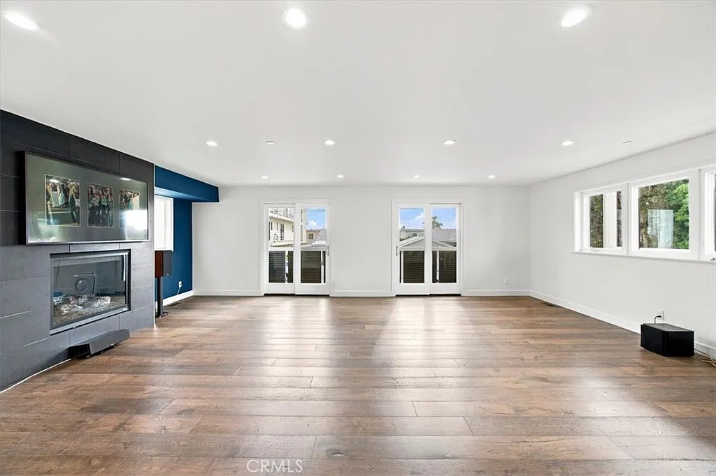 4 bed, 3.5 bath, 2900 sqft, $14,000 — Photo 3