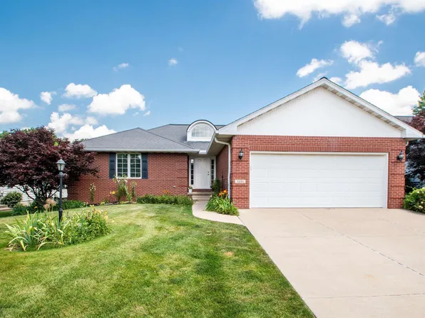 3801 W Golf Creek Dr, Peoria, IL 61615