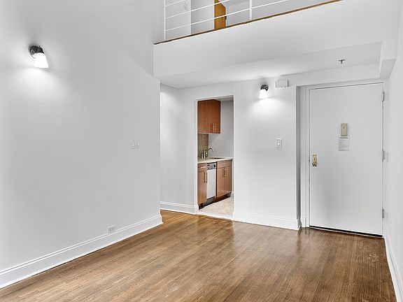 5th image of 455 Park Ave S APT 401