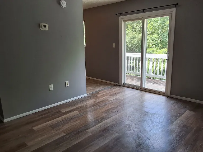1178 Lois Ln — Photo 5