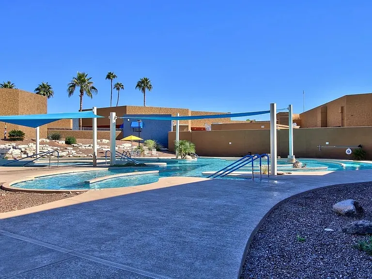 10747 W Hope Dr — Photo 31