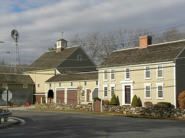 143 Pine Hill Rd, Chelmsford, MA 01824