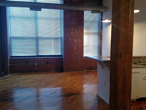 3rd image of 162 Leverington Ave #2007