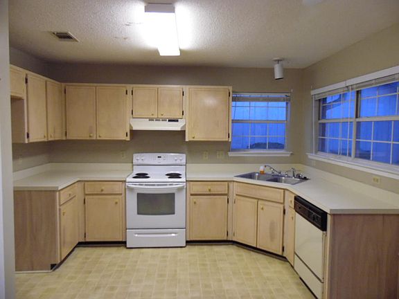 4th image of 1184 Saddle Creek Dr