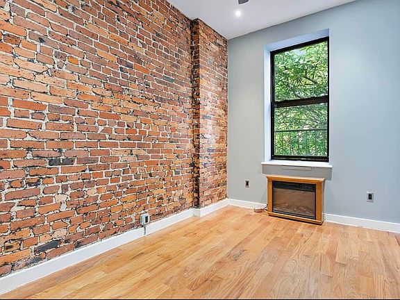 4th image of 913 Saint Johns Pl APT 1A