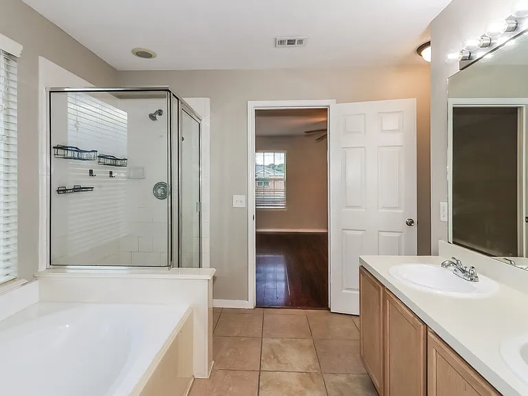 19119 Royal Isle Dr — Photo 13