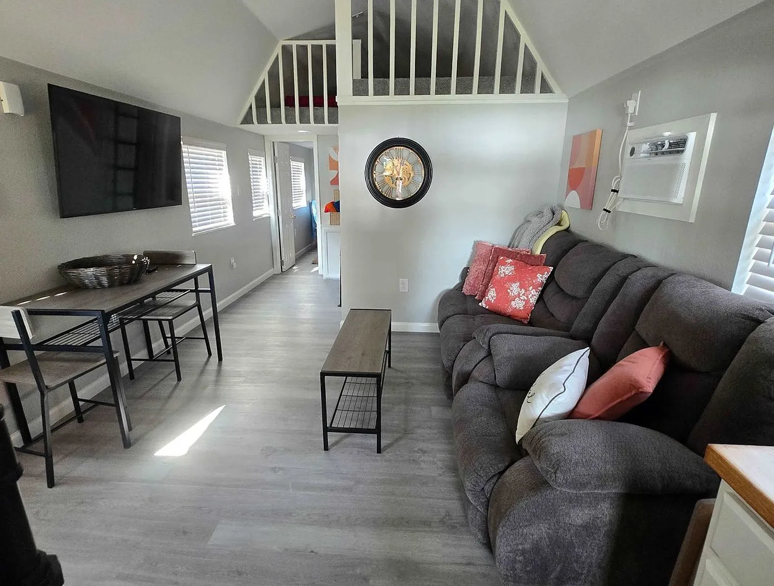 1 bed, 1.0 bath, $5,256 — Photo 2