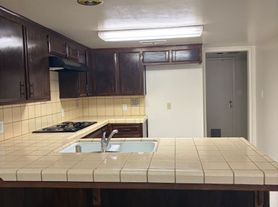 2800 Barrington St, Bakersfield, CA