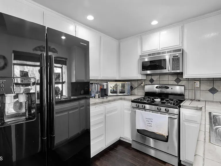 19431 Sherman Way #6 — Photo 5