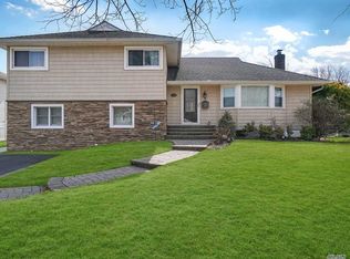 138 Hunter Ridge Rd N, North Massapequa, NY 11758