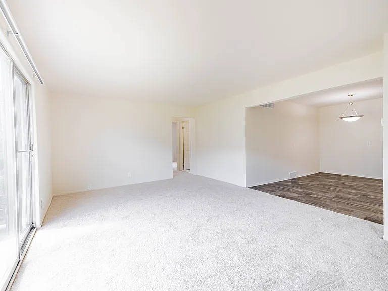 Coach House Apartments — Photo 19