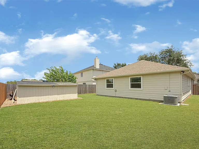 1807 Strongs Ct — Photo 20