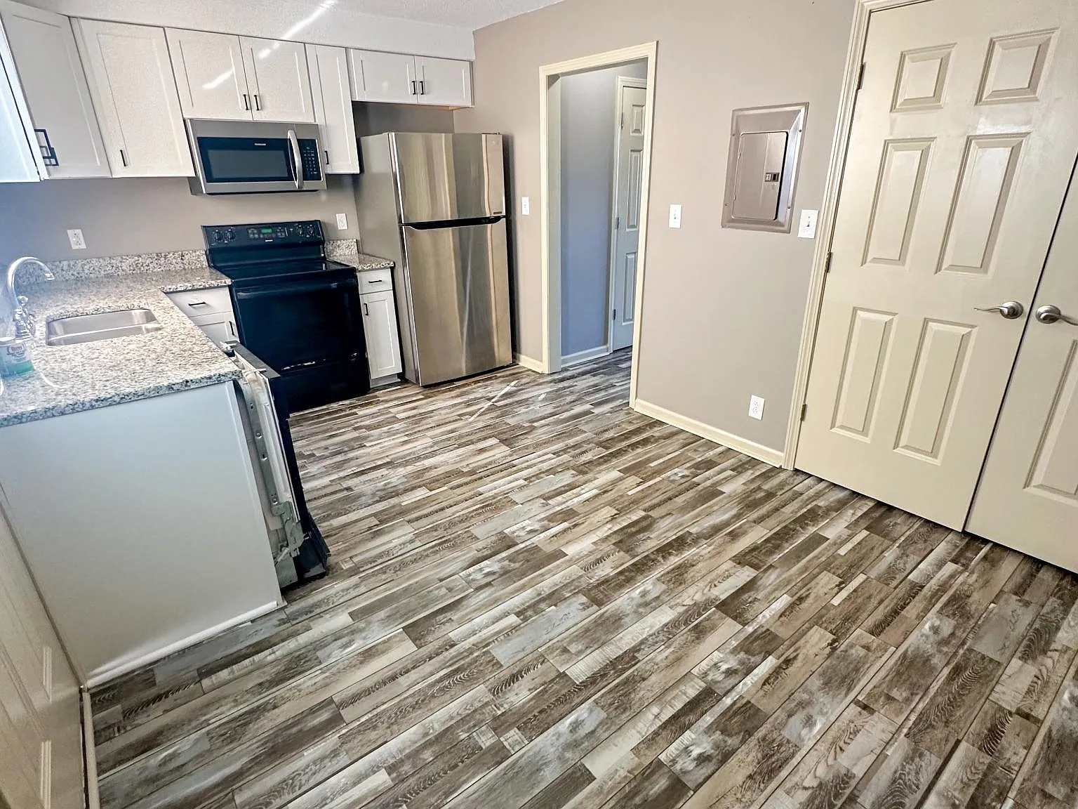 2 bed, 1.5 bath, 1100 sqft, $1,200 — Photo 2