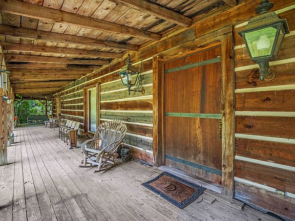 2nd image of 2797 Lakeland Dr