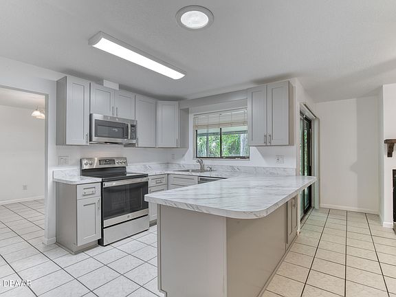 5th image of 1012 E Indian Oaks