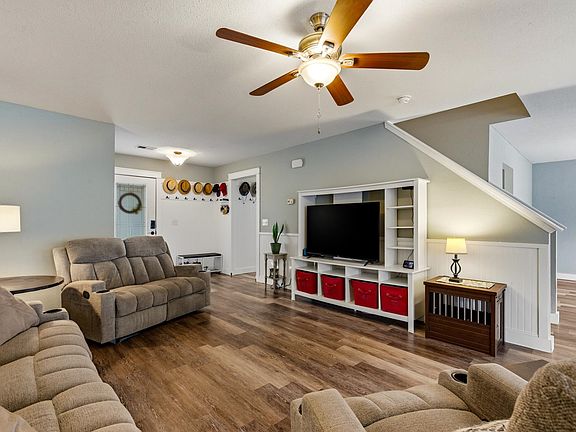 3rd image of 1251 Eagle Creek Dr.