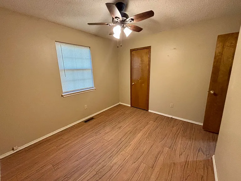2801 N Hartford Ave — Photo 4