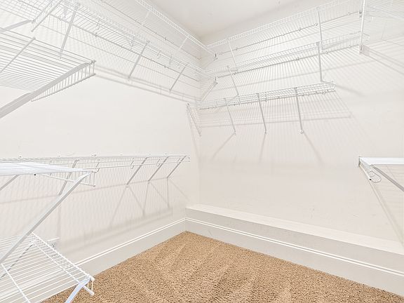 5th image of 1101 Blackman Cir