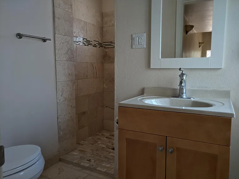 1321 E Mabel St — Photo 24