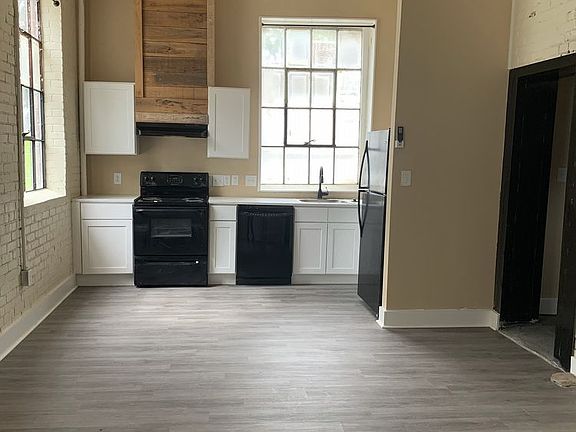 2nd image of 632 Roanoke Ave #104