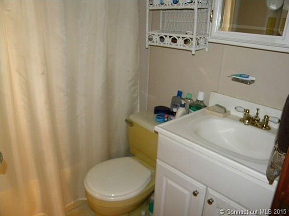 5th image of 35 Milldale Ave