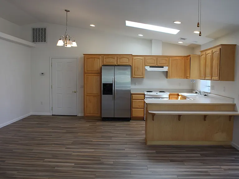 2060 Hubbard Ln — Photo 5